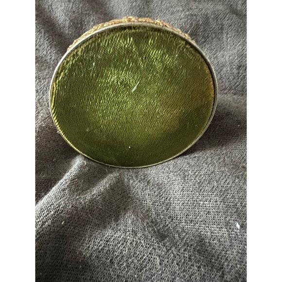 Vintage Ornate Round Pin Cushion With Assorted Pearl Pins & Gold Trimmed Base - Picture 3 of 6